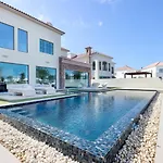 Livbnb-Luxurious Family Getaway, 6Br Villa