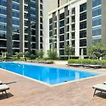 Studio Hotel Apartment Brand New Azizi Riv 14