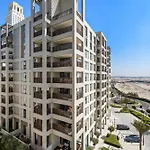 Vayk - Stylish 1 Bd Getaway In Dubai Creek Harbour