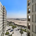 Vayk - Stylish 1 Bd Getaway In Dubai Creek Harbour