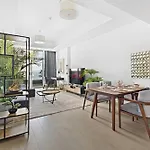 Vayk - Stunning 2 Bedroom Apartment With Sea View & Beach Access