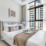 Luxury 3Br Apt With Balcony & Views, Aykon Tower