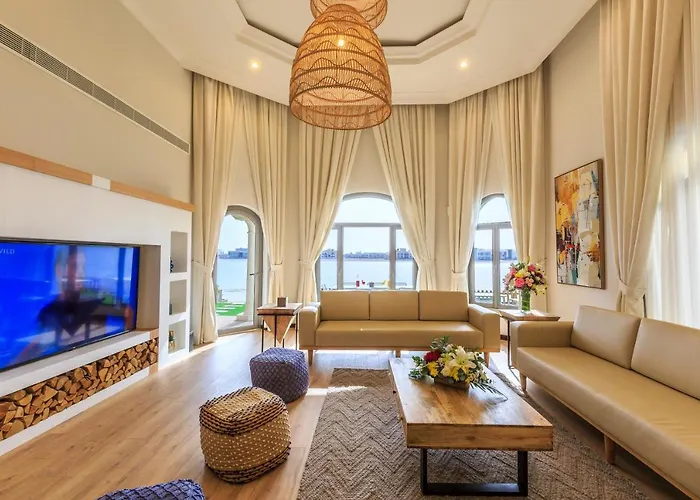 The S Holiday Homes - Stunning 5 Bedrooms Villa At The Palm Jumeirah With Private Beach And Pool