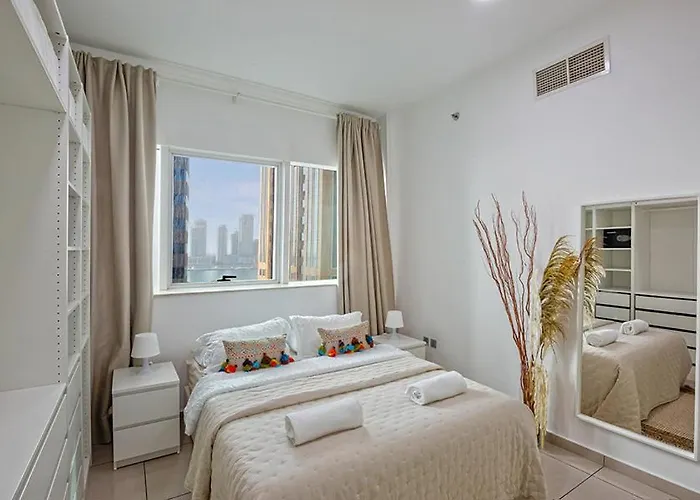 Amazing 2 Bedroom In Marina With Free Parking