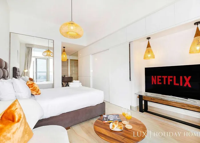 Lux - The Modern Marina Suite 2