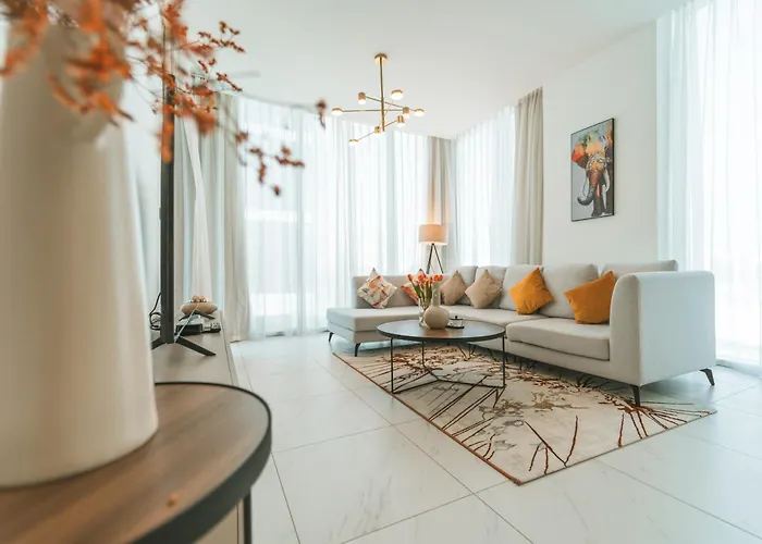 Amazing 1 Bedroom Lake View With Balcony Dubai