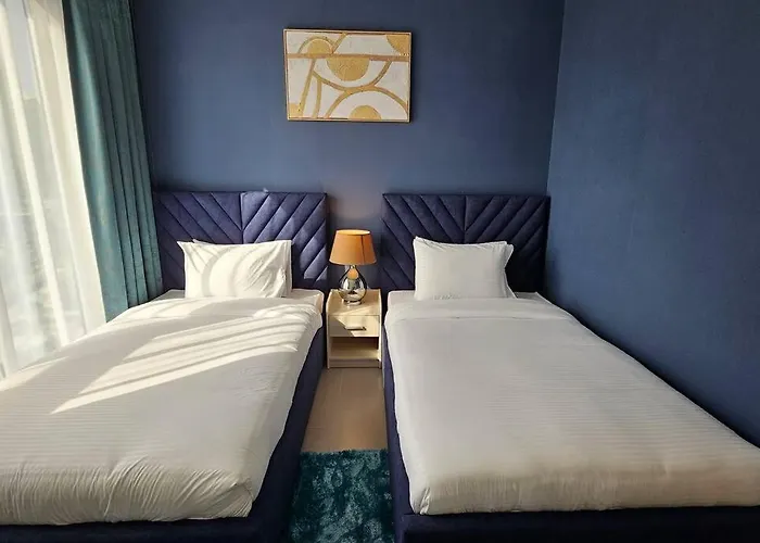 Luxury 3 Bed + Maid Room In Downtown Apt With Burj Khalifa View