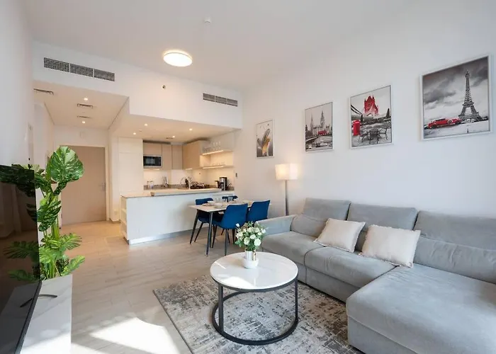 Spacious 2Br Apartment With Community View