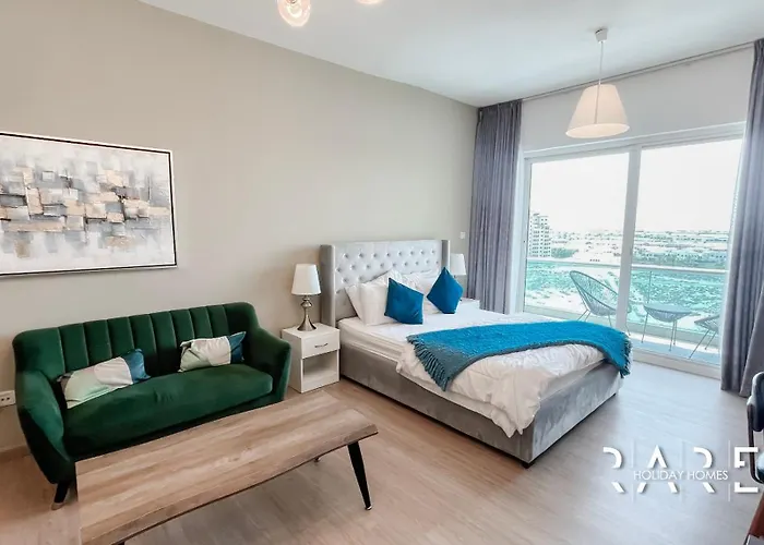 Rare Holiday Homes - Lake View - Near Me\'Aisem City Centre - The Crescent Tower A - Dubai Production City - R910