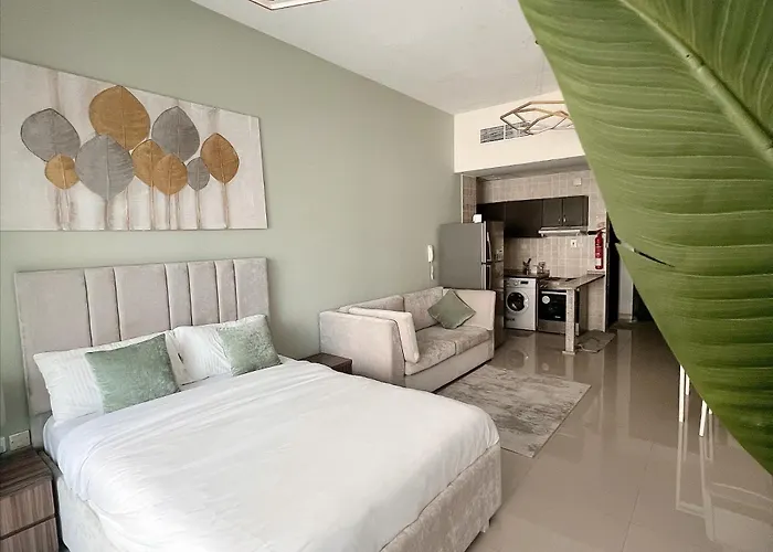 Skyline Studio Apartment With Balcony In Dubai Marina