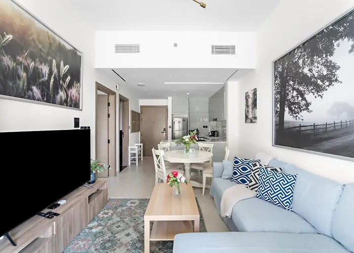 Elegant 1-Bedroom Apartment