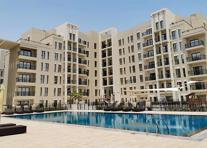 Lovely Calm 3Br Apt Easy Accessibility To Central Dubai With Huge Balcony And Pool View Town Square
