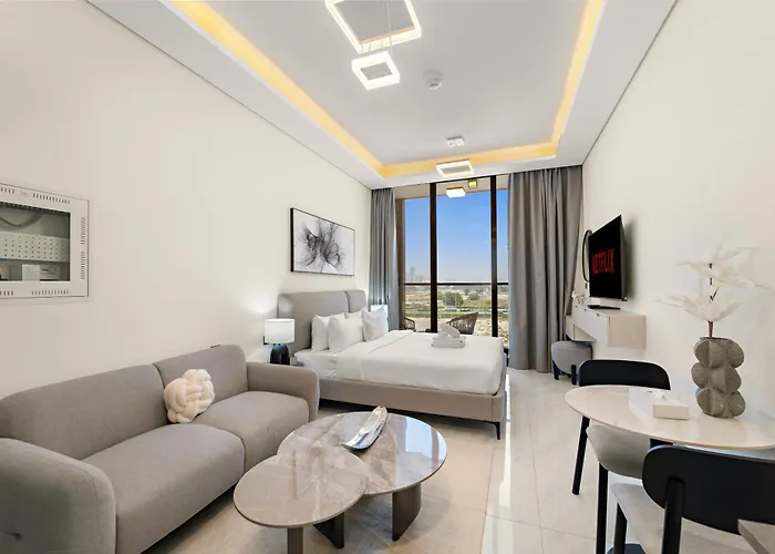 Modern Apt With Pool, Gym, Mini Golf, Playground