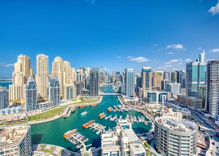 Airy And Cozy 2-Bedroom Apartment With Marina Views In Dec Tower 2