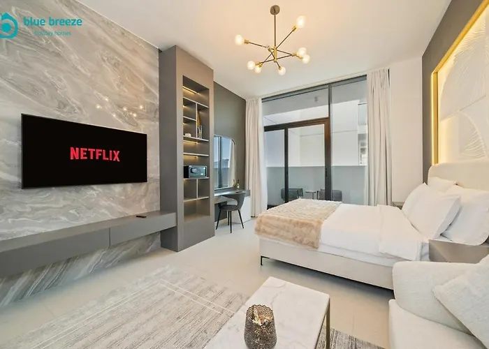Blue Breeze - Trendy Studio With Balcony & Stylish Interiors