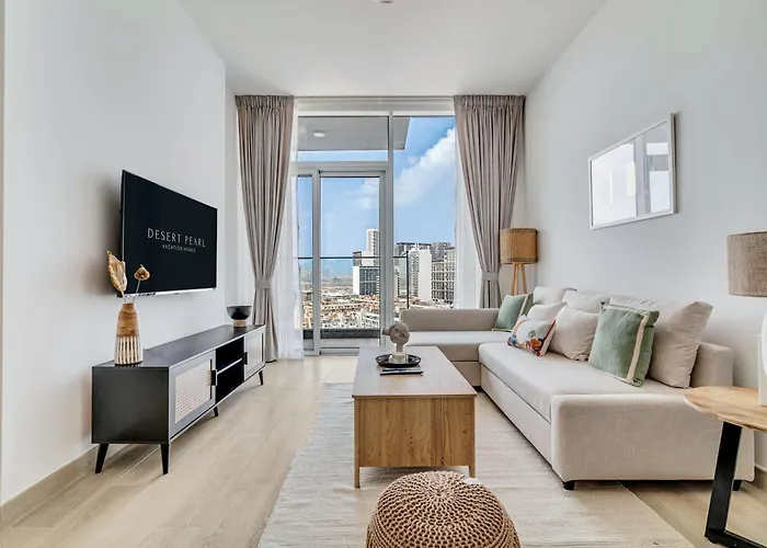 Modern 1Br With Balcony, Pool & Stunning City Views