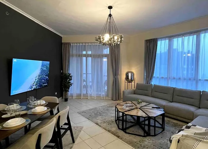 Modern Skyline 2-Bedroom With Sea View