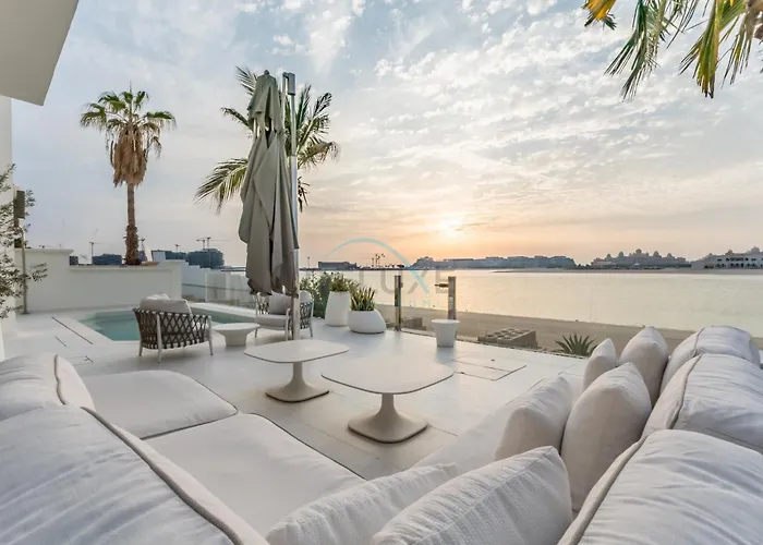 Beachfront 3Br Villa With Private Gym, Pool, Jacuzzi & Workspace, Palm Villa, Palm Jumeirah By Deluxe Holiday Homes