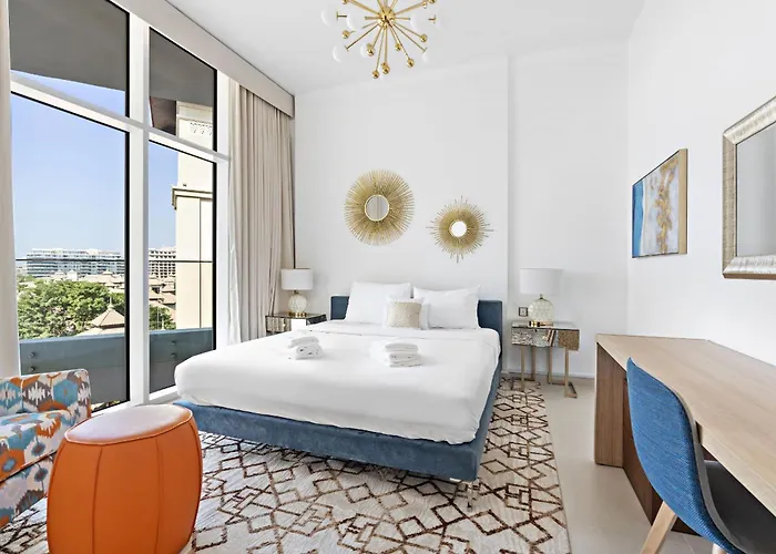 Vayk - Stunning 2 Bedroom Apartment With Sea View & Beach Access