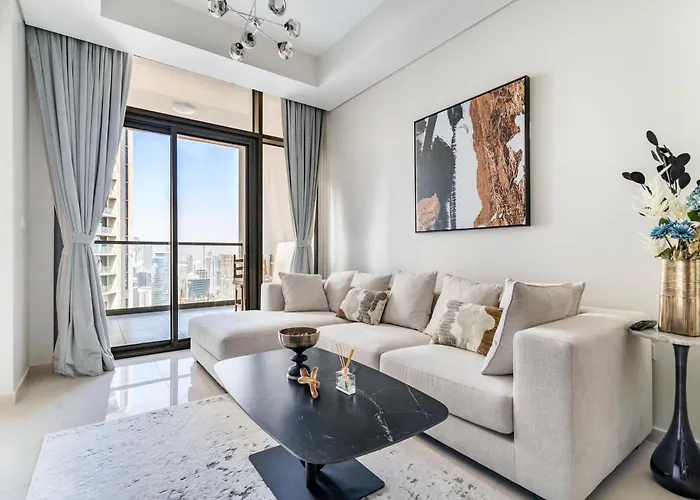 Luxury 3Br Apt With Balcony & Views, Aykon Tower