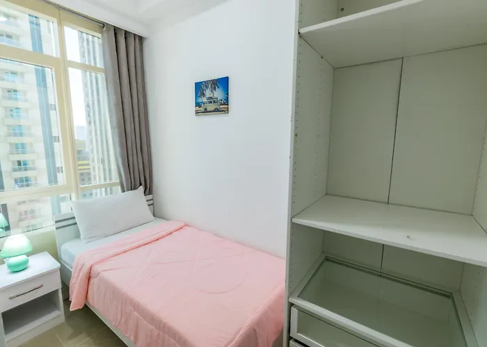 Crown Tower - Single Rooms For Males