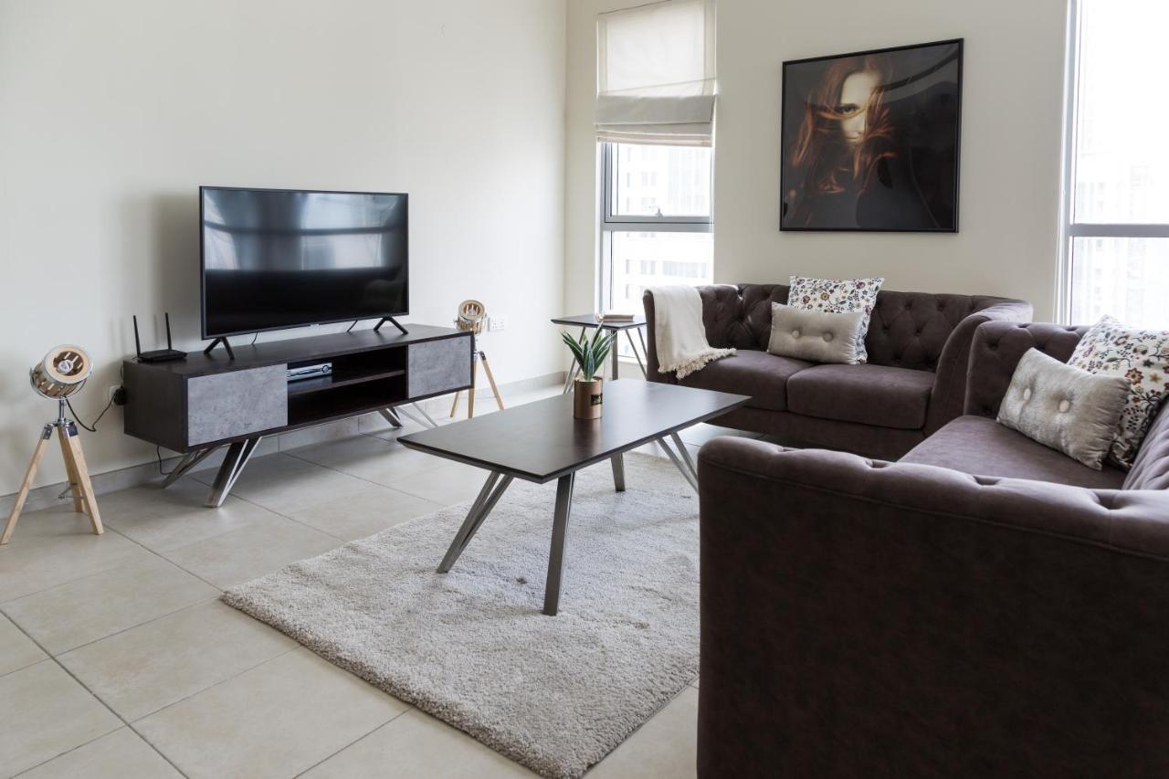 Higuests - Charming Apt With Terrace Facing Burj Khalifa Apartment