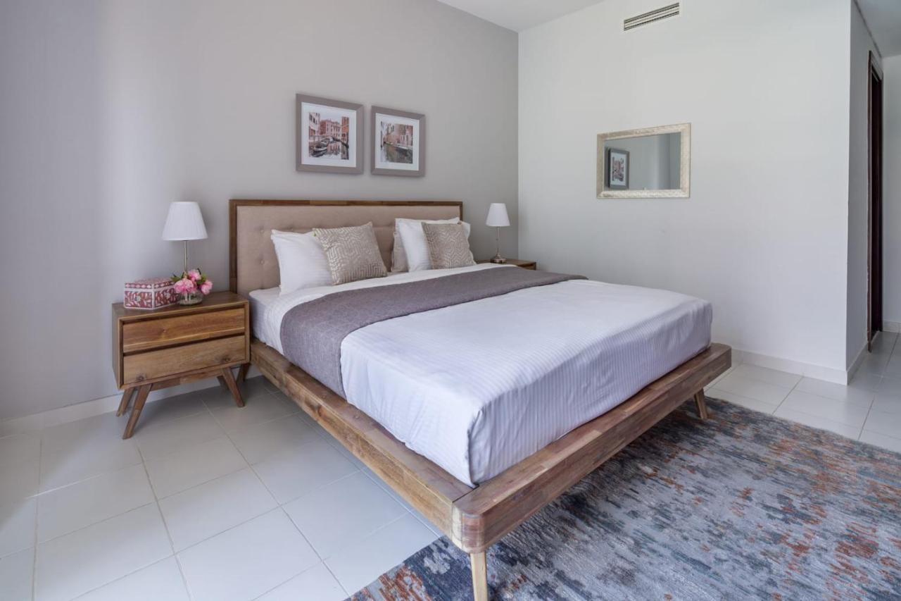 Frank Porter - Marina Tower Apartment Dubai