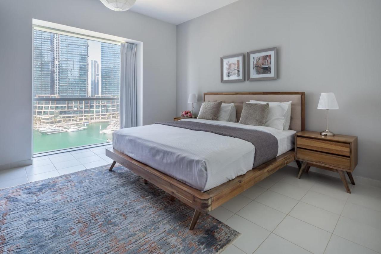 Frank Porter - Marina Tower Apartment *