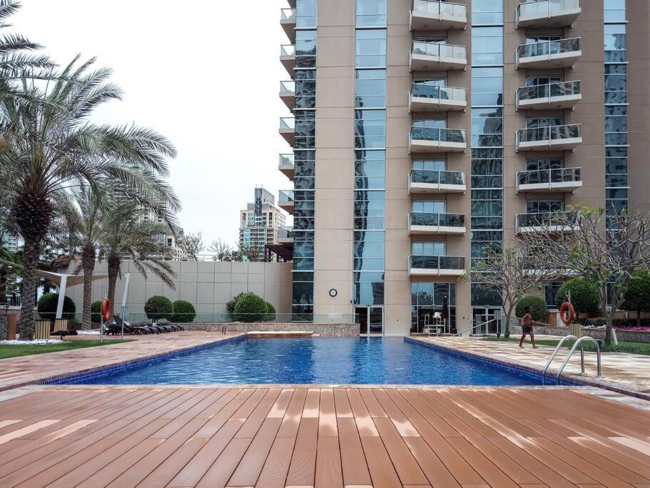 Frank Porter - Marina Tower * Dubai