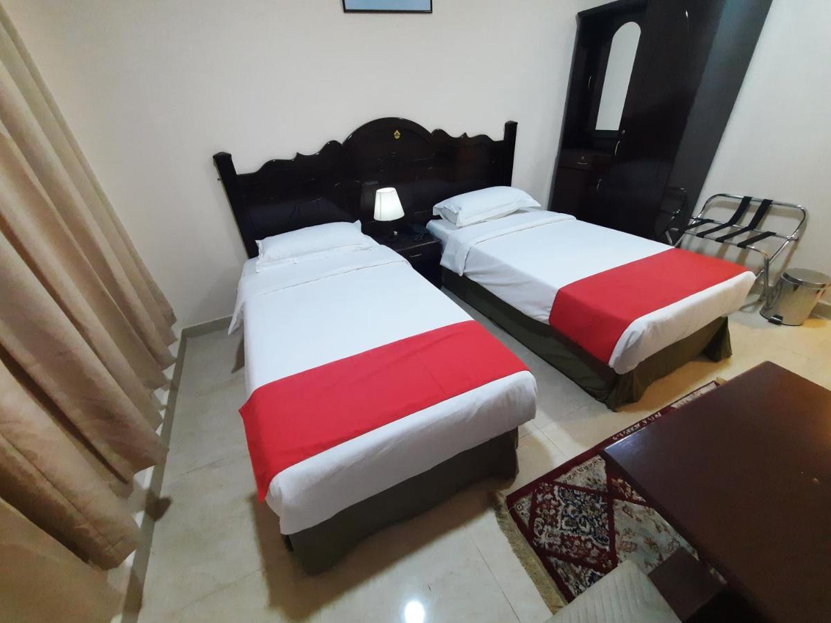 Banana Hotel *