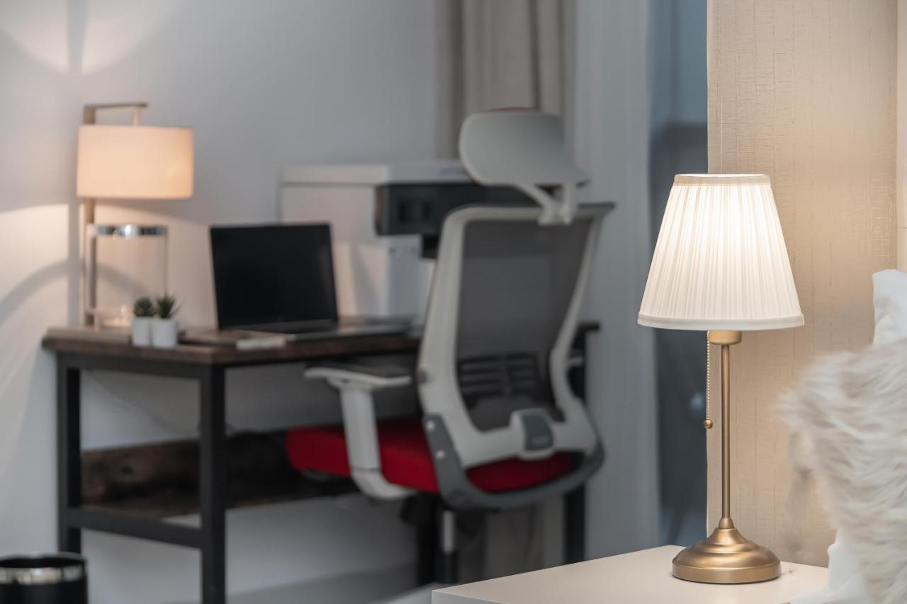 Higuests - Cozy Studio With Balcony In Business Bay Apartment *