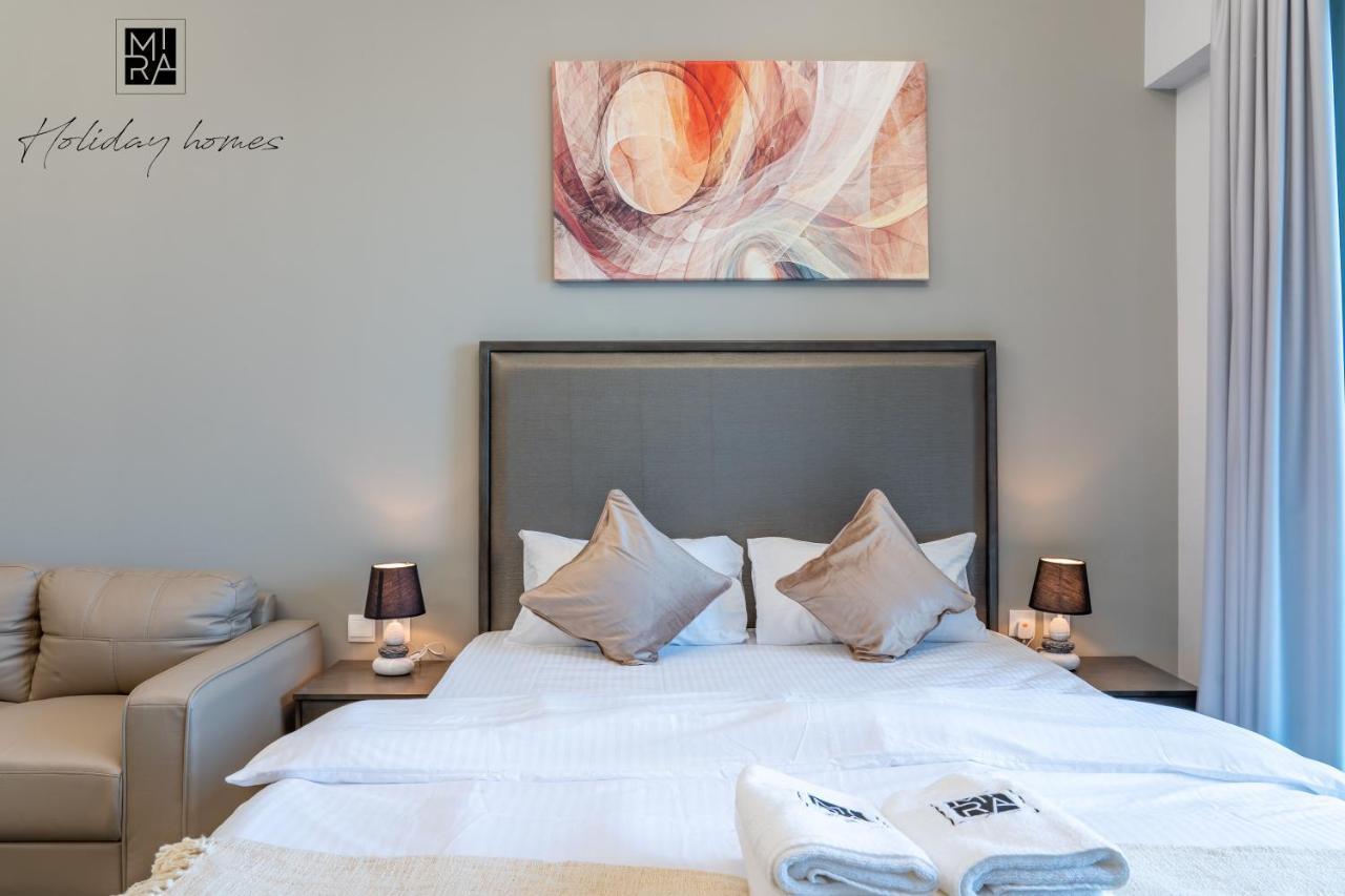 Mira Holiday Homes - Studio With Burj Khalifa View - Elite Business Bay Apartment *