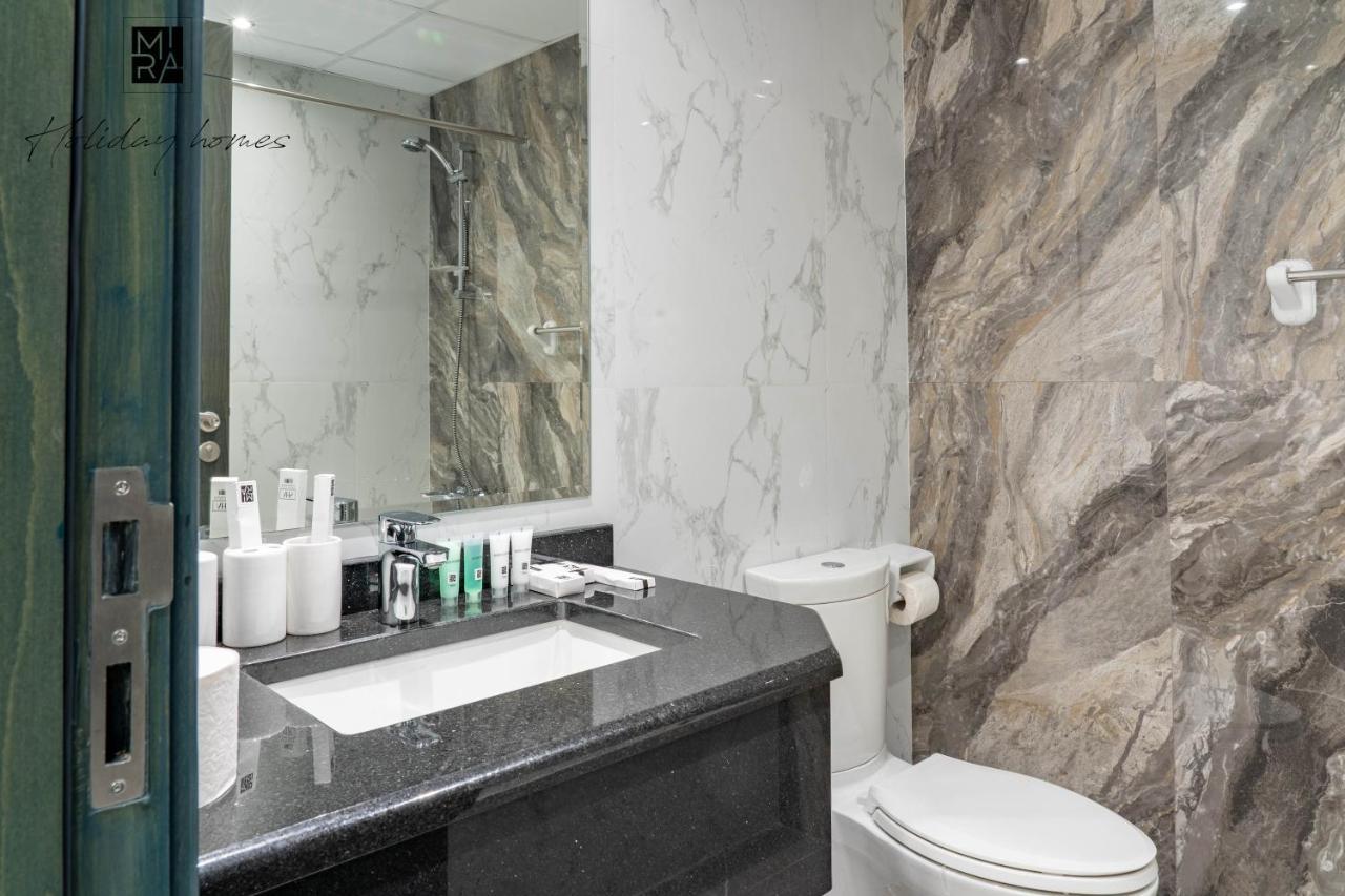 Mira Holiday Homes - Studio With Burj Khalifa View - Elite Business Bay Apartment *