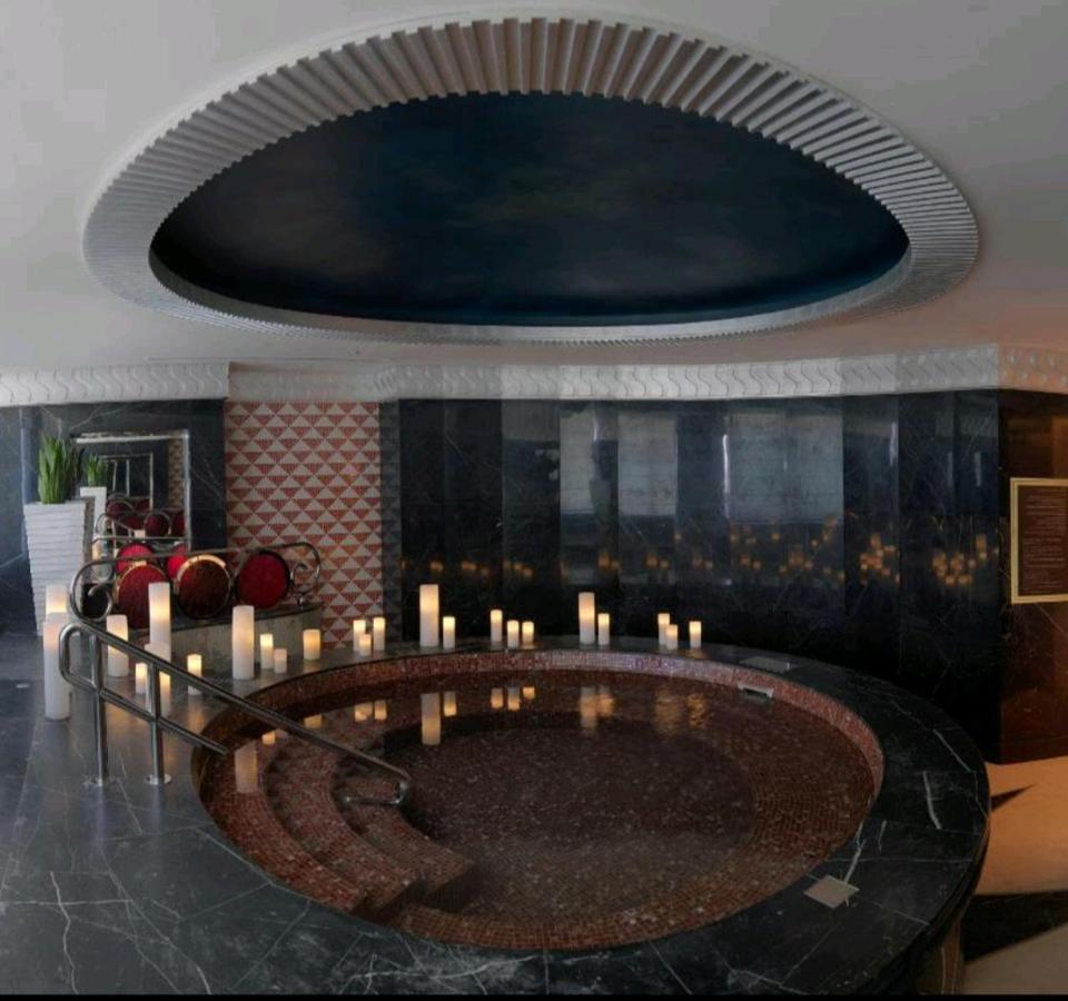 Luxurious - Damac Mall Street * Dubai
