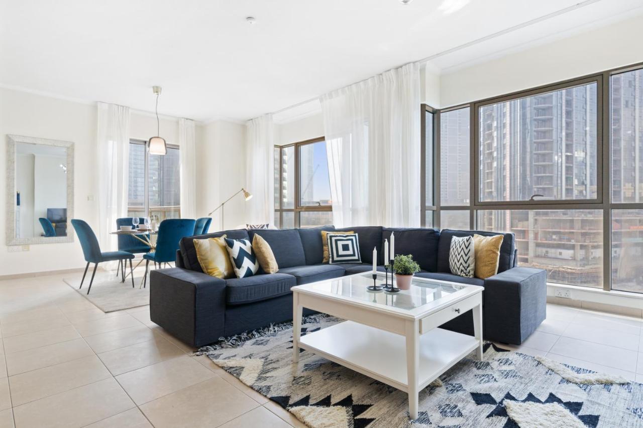 Stylish With Partial Burj Khalifa View Apartment *