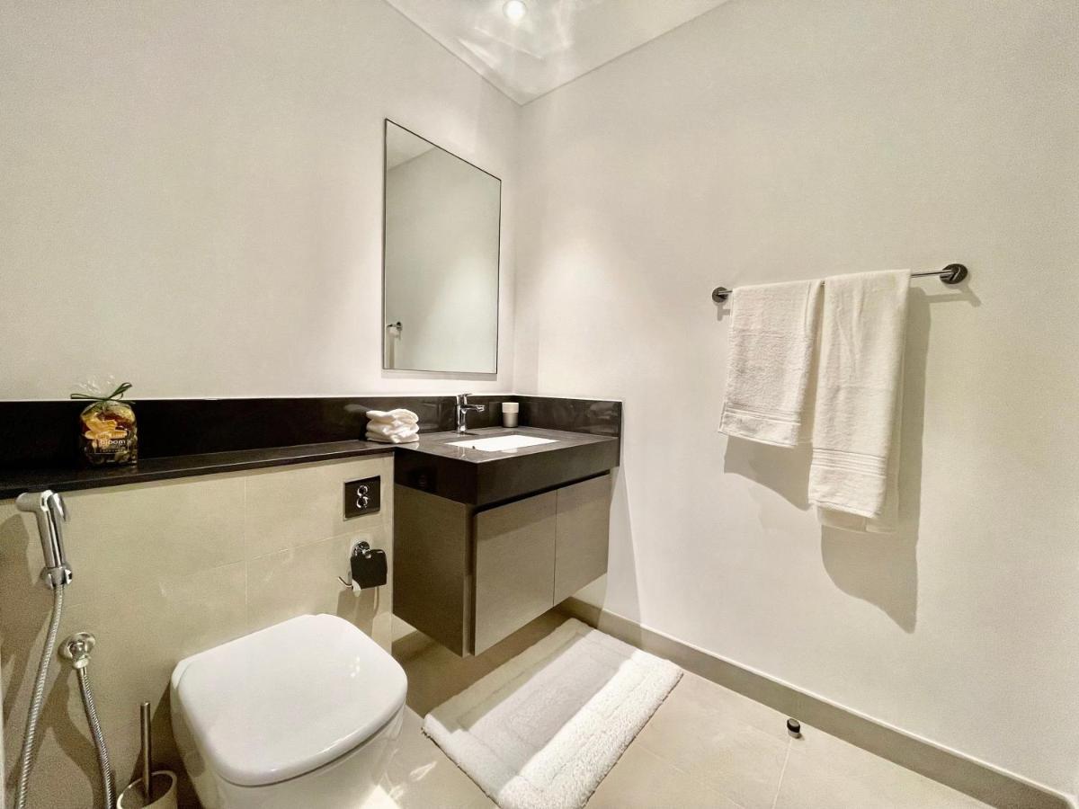 Ultimate Luxury At Creek Horizon Waterfront Apartment