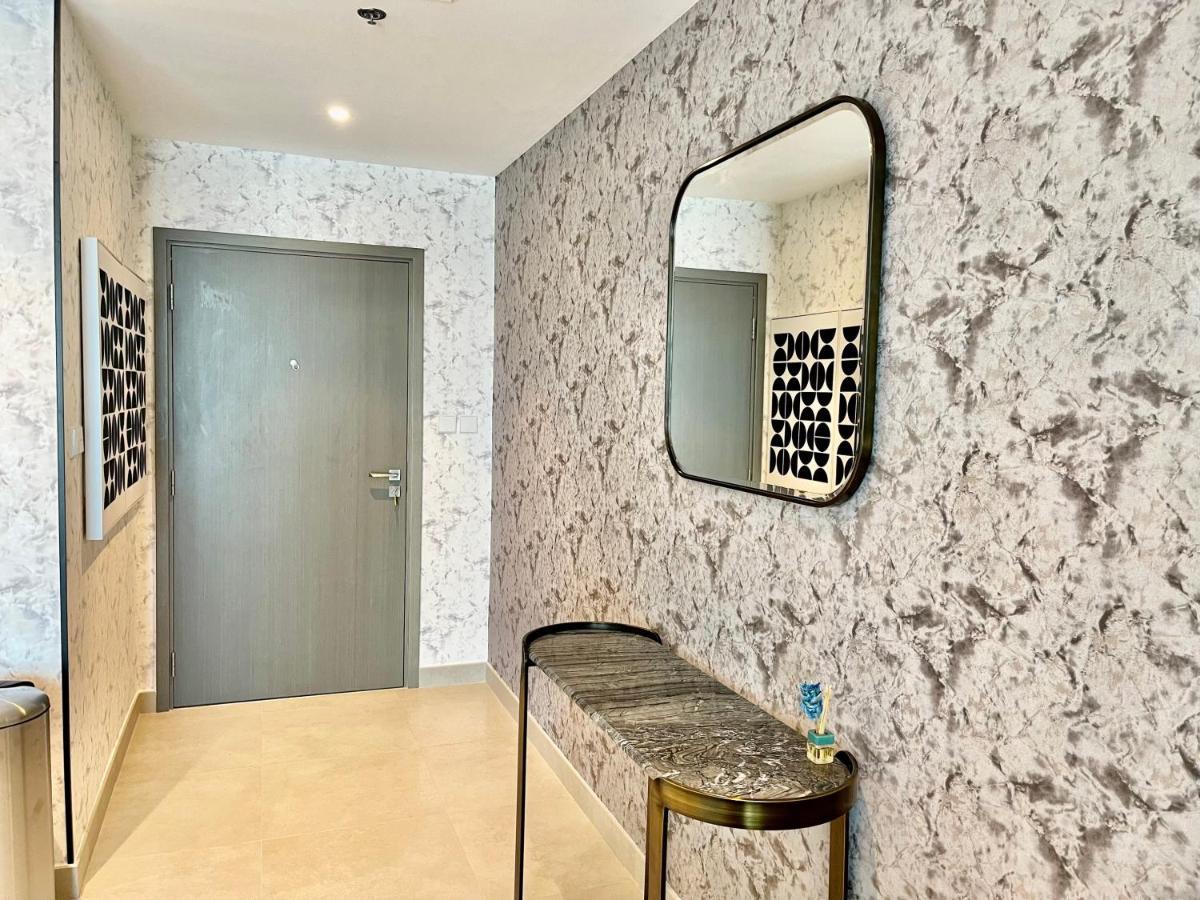 Ultimate Luxury At Creek Horizon Waterfront Apartment