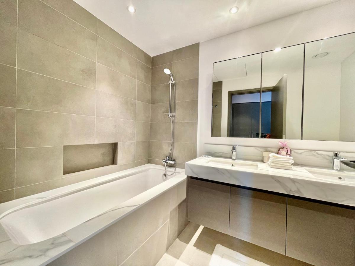 Ultimate Luxury At Creek Horizon Waterfront Apartment