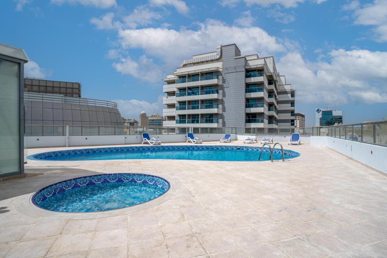 Rh- Modern Urban Oasis, Spacious 02rb Near Mall Of Emirates Apartment