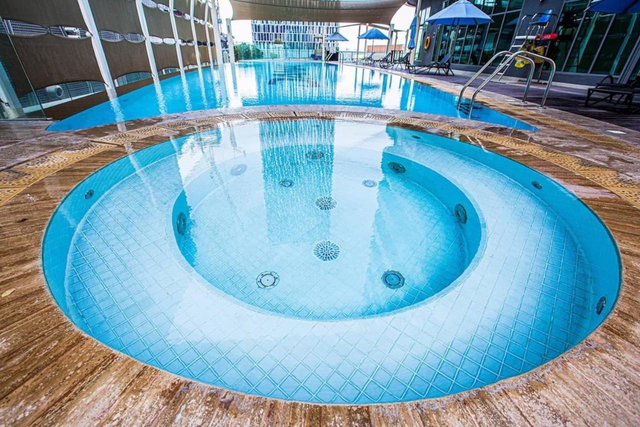 Elegant With Burj Khalifa View, Downtown Apartment