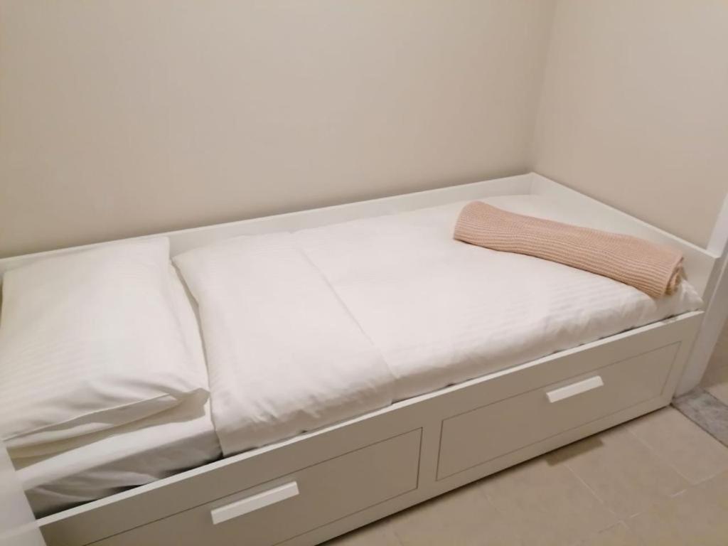 Luxurious Two Bedrooms With Maid *