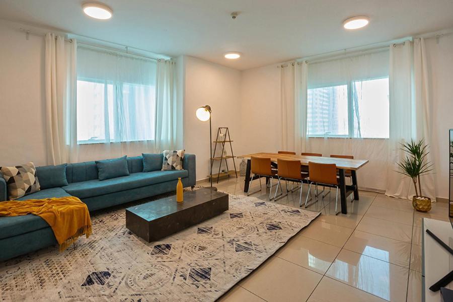 Amazing 2 Bedroom In Marina With Free Parking Apartment