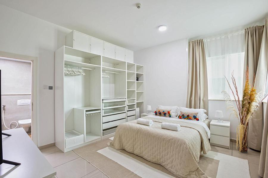 Amazing 2 Bedroom In Marina With Free Parking Apartment Dubai