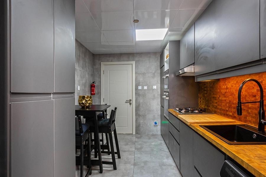Amazing 2 Bedroom In Marina With Free Parking * Dubai