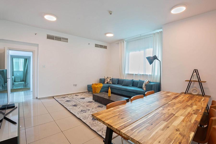 Amazing 2 Bedroom In Marina With Free Parking Apartment