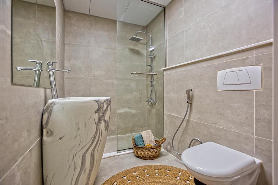 Amazing 2 Bedroom In Marina With Free Parking Dubai
