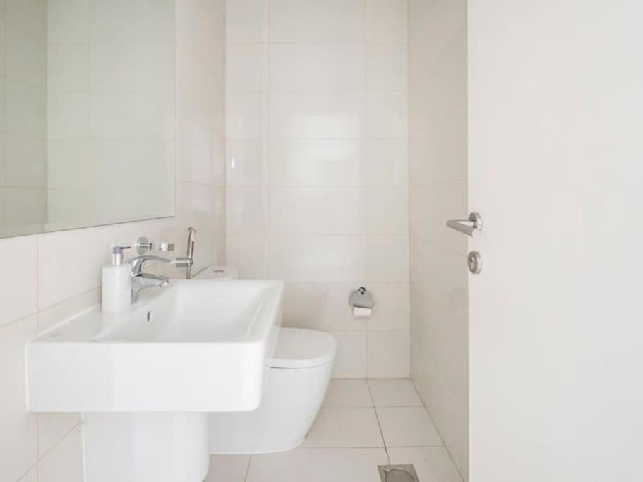 Frank Porter - Executive Bay Apartment *