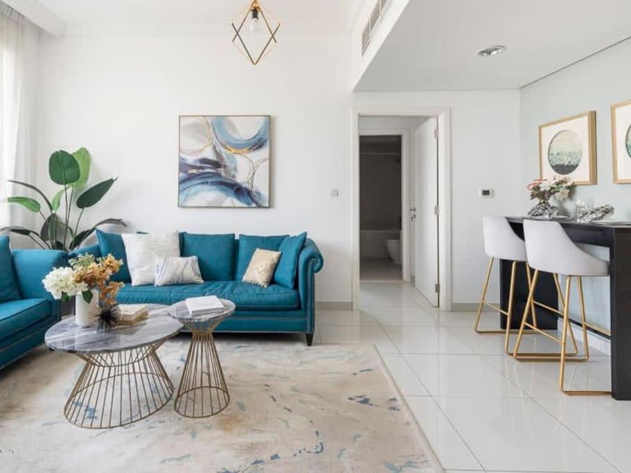 Frank Porter - Executive Bay Apartment *