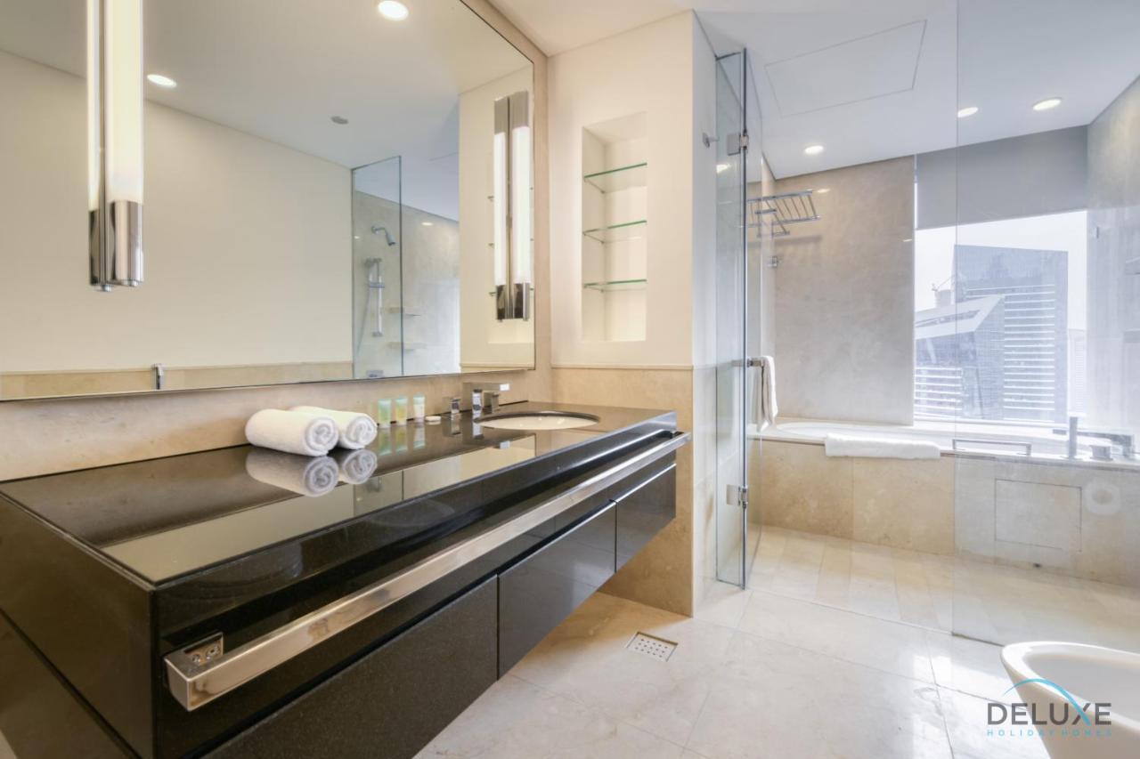 Steps Away From Marina Mall With Iconic Marina Canal Views, The Address Residences, Marina By Deluxe Homes Apartment