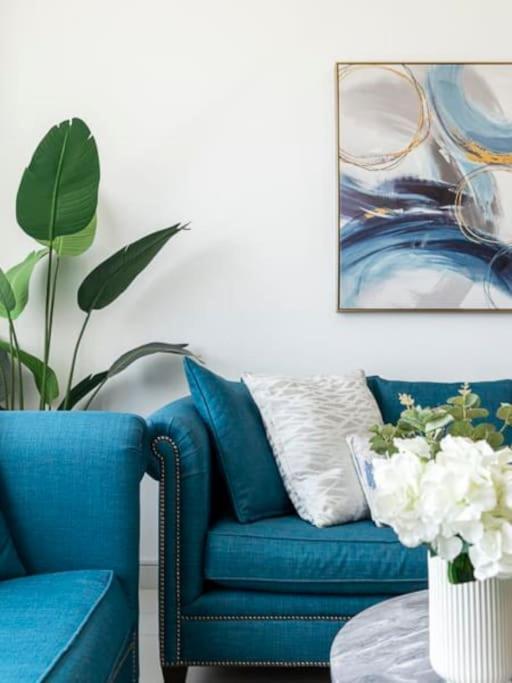Frank Porter - Executive Bay Apartment *